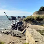 Le Vent D'avril By Interhome